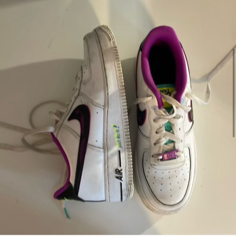 Nike Air Force 1LV8 Just Do It White Vivid Purple Low Top Sneaker